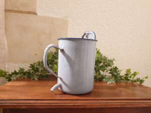 Broc médical émaillé bleu