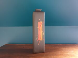 Vase marron décor abstrait