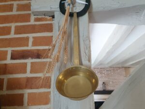 Louche à lait ancienne en laiton