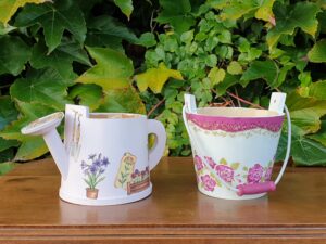 Cache-pots en bois peint