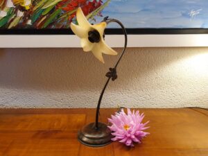 Lampe de chevet fleur opaline