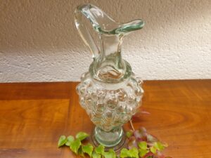 Aiguière ancienne raisin en verre