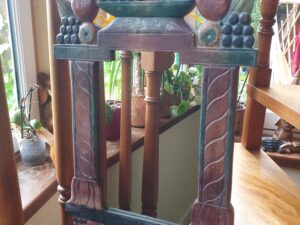 Miroir indien en bois sculpté