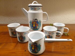 Service à café en émail vintage