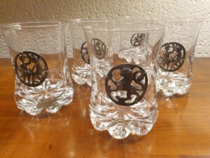 Verres à whisky décor en étain