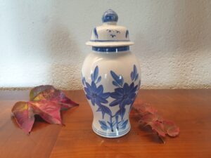Urne chinoise en porcelaine fleurie