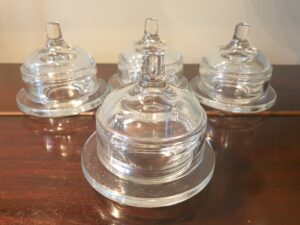 Beurrier, confiturier à cloche en verre