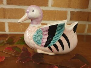 Canard jardinière en céramique barbotine