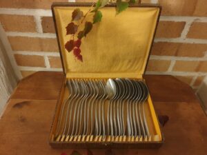 Ménagère ancienne métal argenté