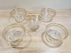 Tasses en verre anciennes Art Déco