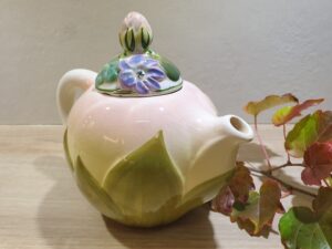 Théière feuille de lotus en faïence