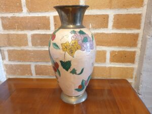 Vase en laiton émaux cloisonnés