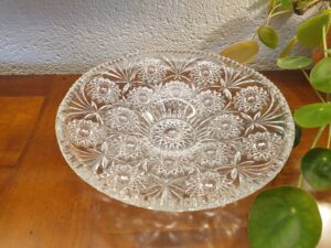 Coupe à fruits en verre ciselé