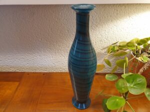 Vase bouteille bleu spiral