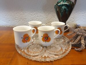 Tasses vintage en porcelaine
